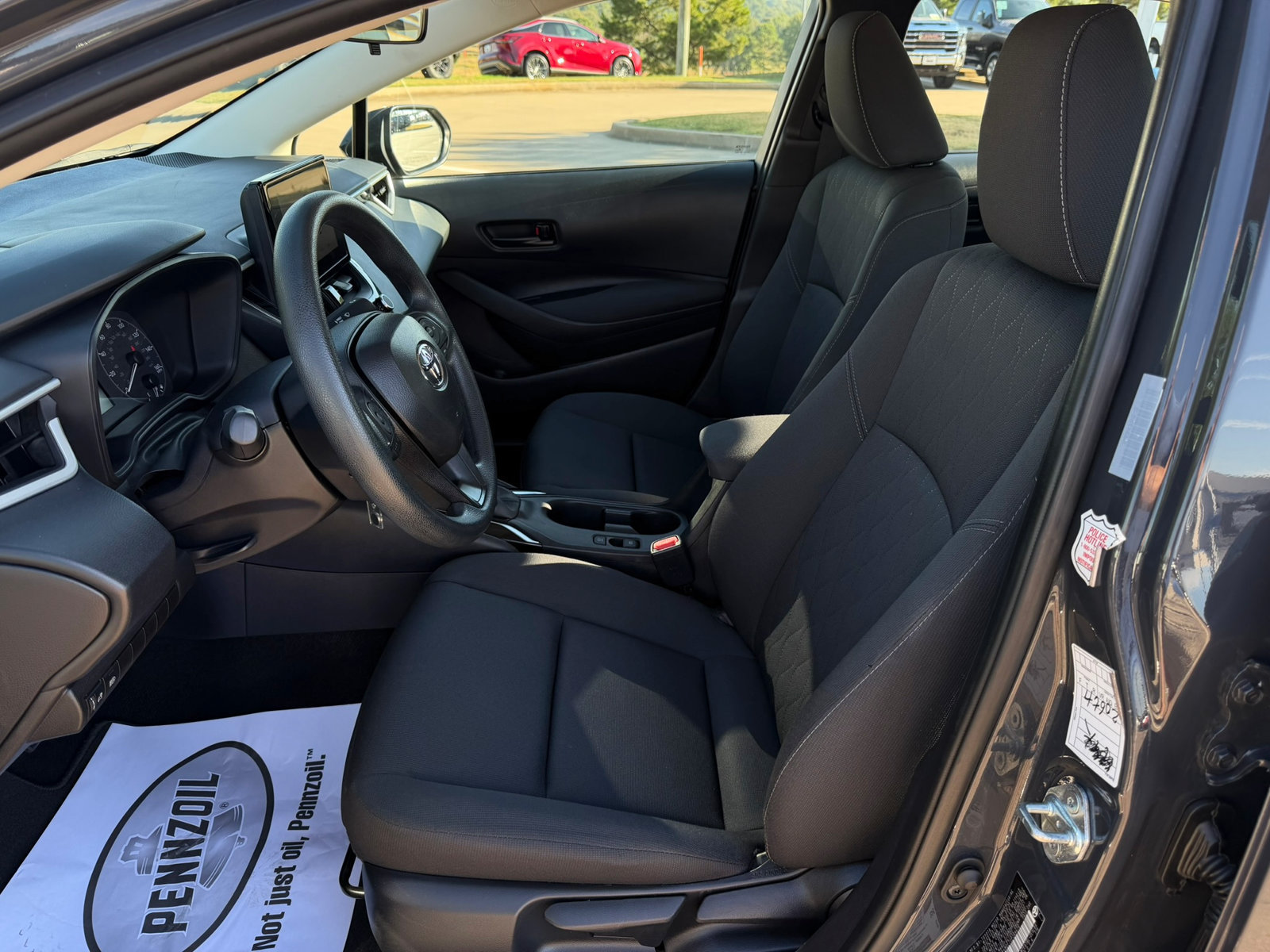 Used 2025 Toyota Corolla LE FWD image 10