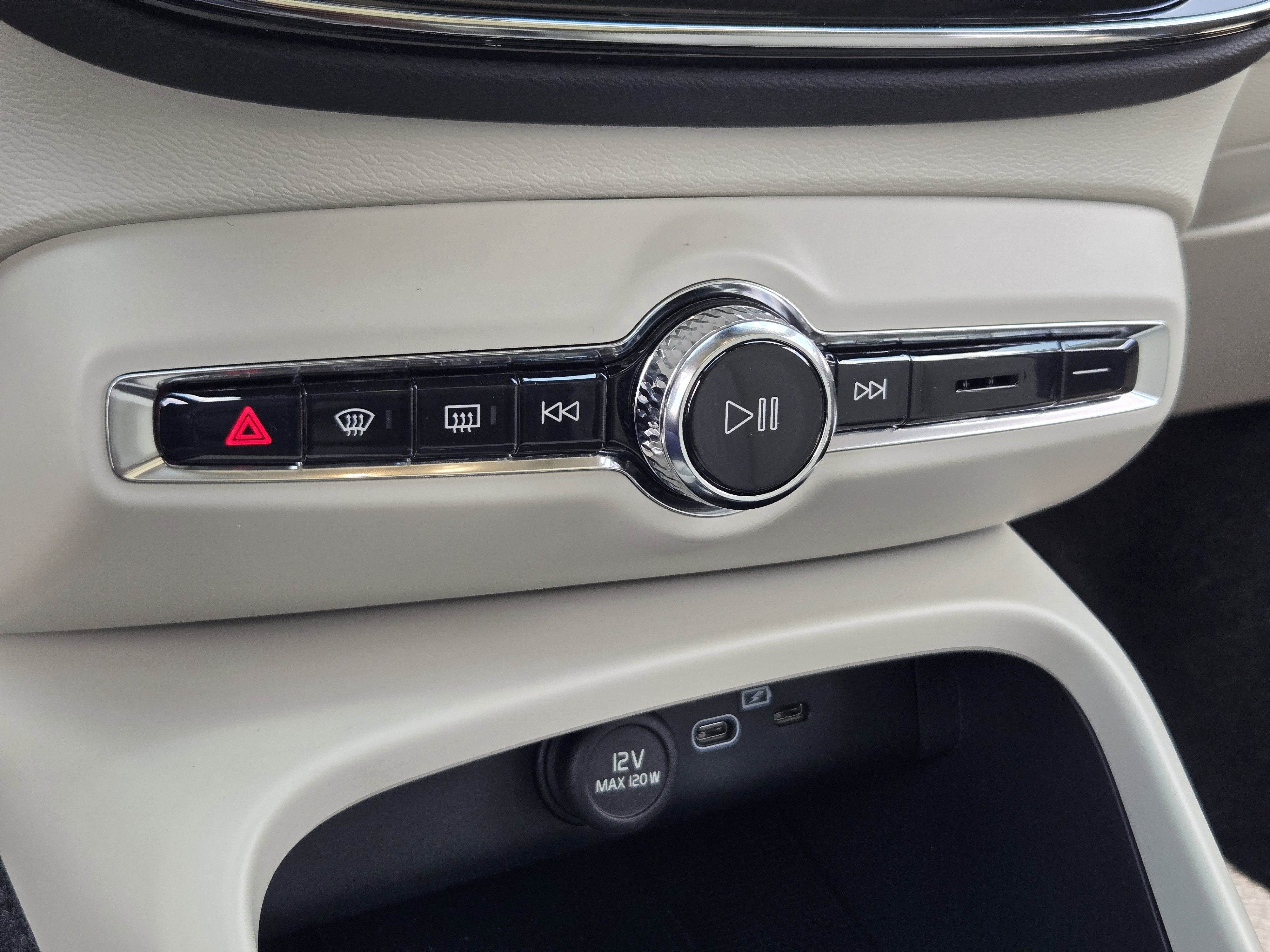 New 2026 Volvo XC40 B5 Plus w/ Protection Package Premier image 21