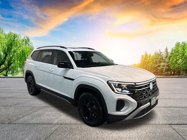 New 2026 Volkswagen Atlas Peak Edition image 2