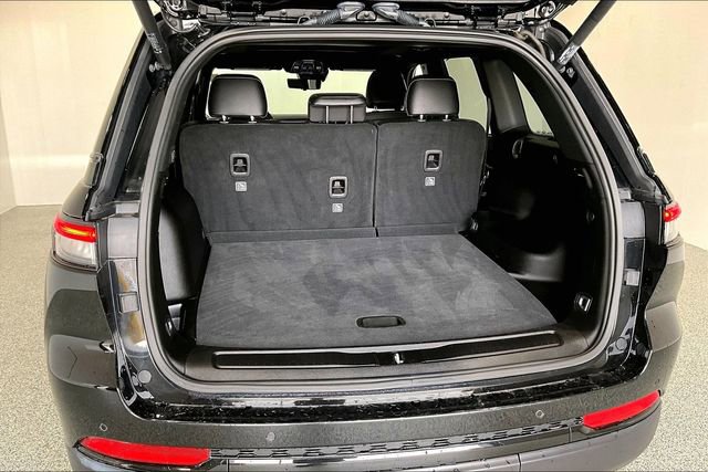 Used 2024 Jeep Grand Cherokee Limited w/ Luxury Tech Group II image 40