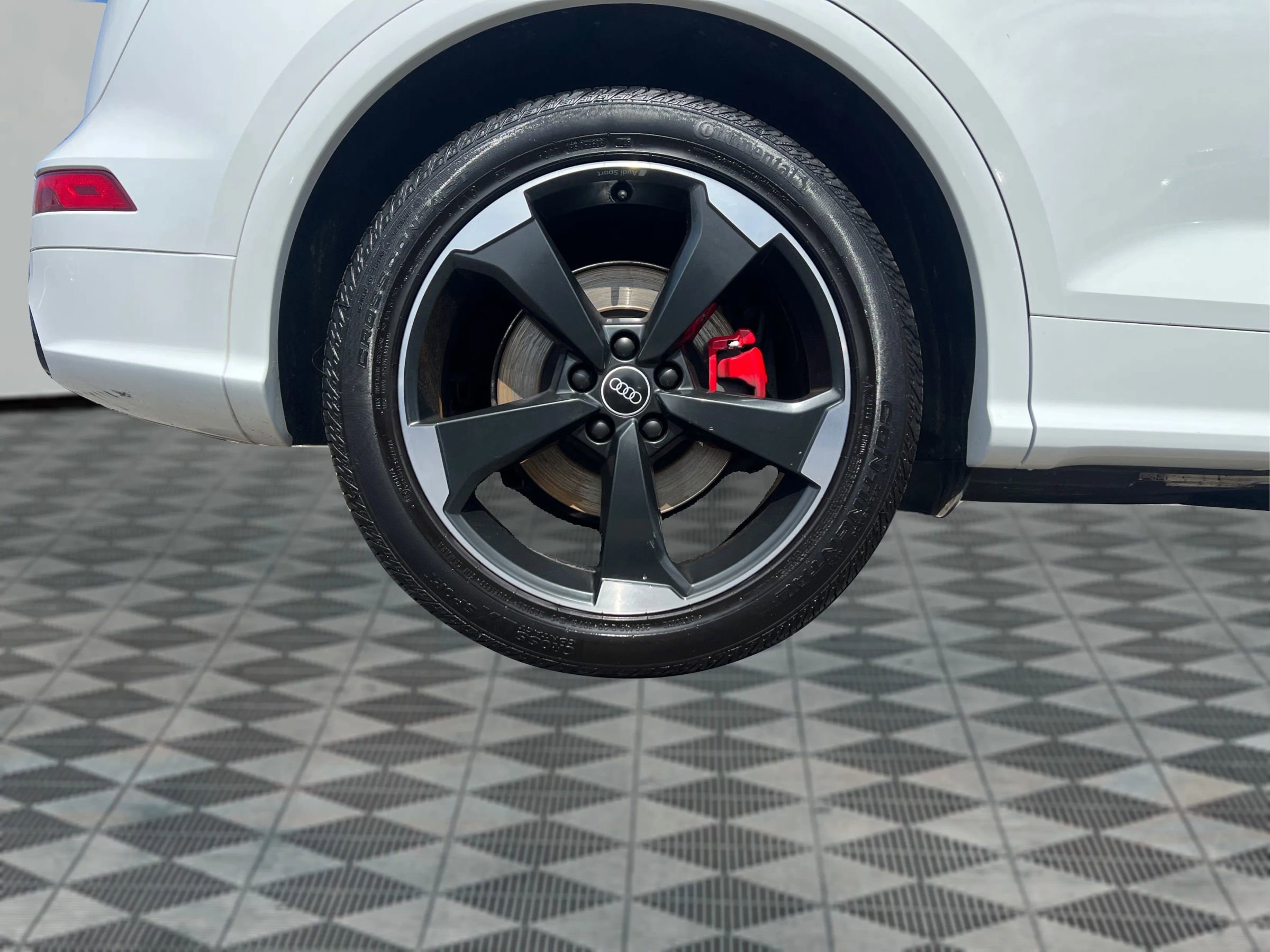 Used 2020 Audi SQ5 Premium Plus w/ Premium Plus Package image 20