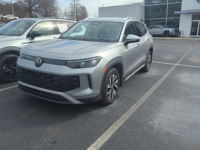 Used 2025 Volkswagen Tiguan S image 9