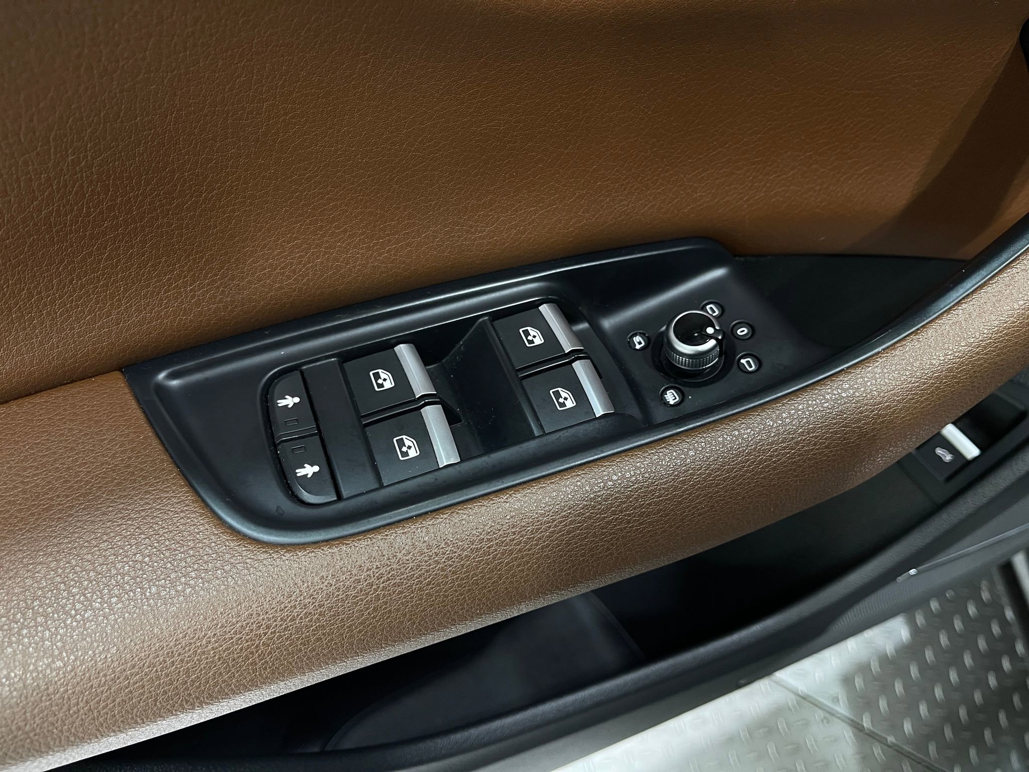 Used 2018 Audi Q7 3.0T Premium Plus w/ Premium Plus Package image 16