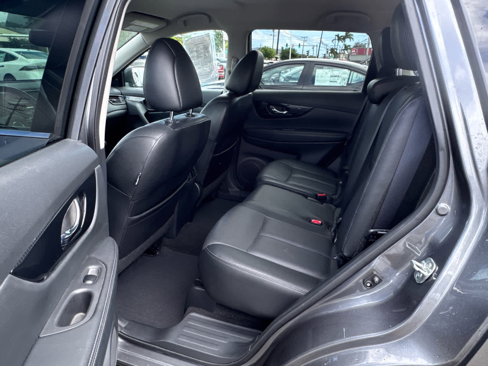 Used 2018 Nissan Rogue SL image 9
