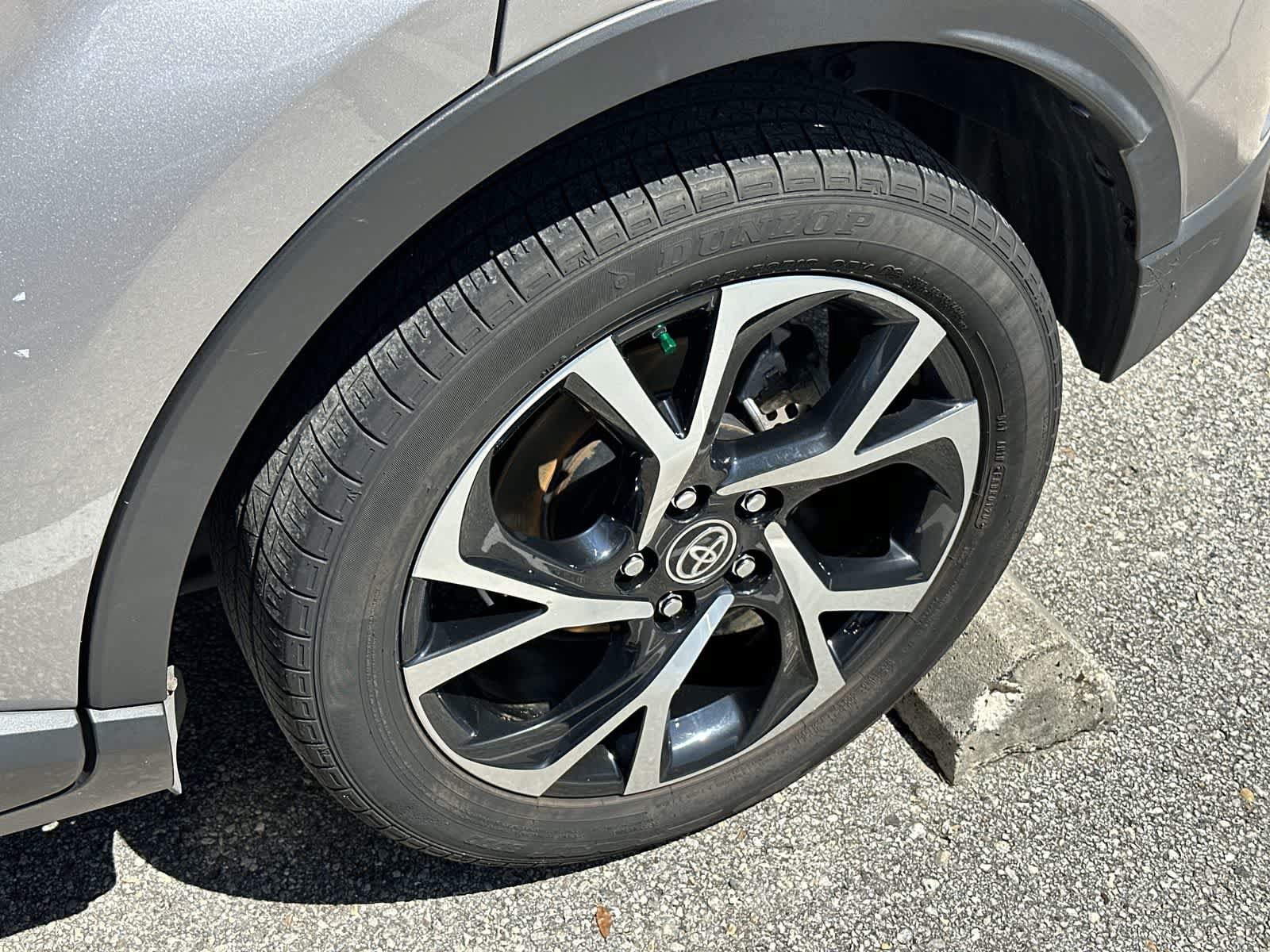 Used 2020 Toyota C-HR XLE FWD image 13