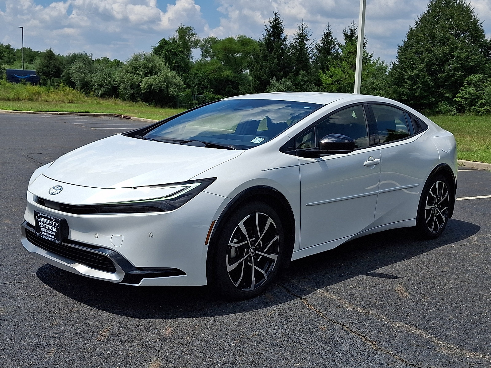 Used 2024 Toyota Prius Prime FWD image 3