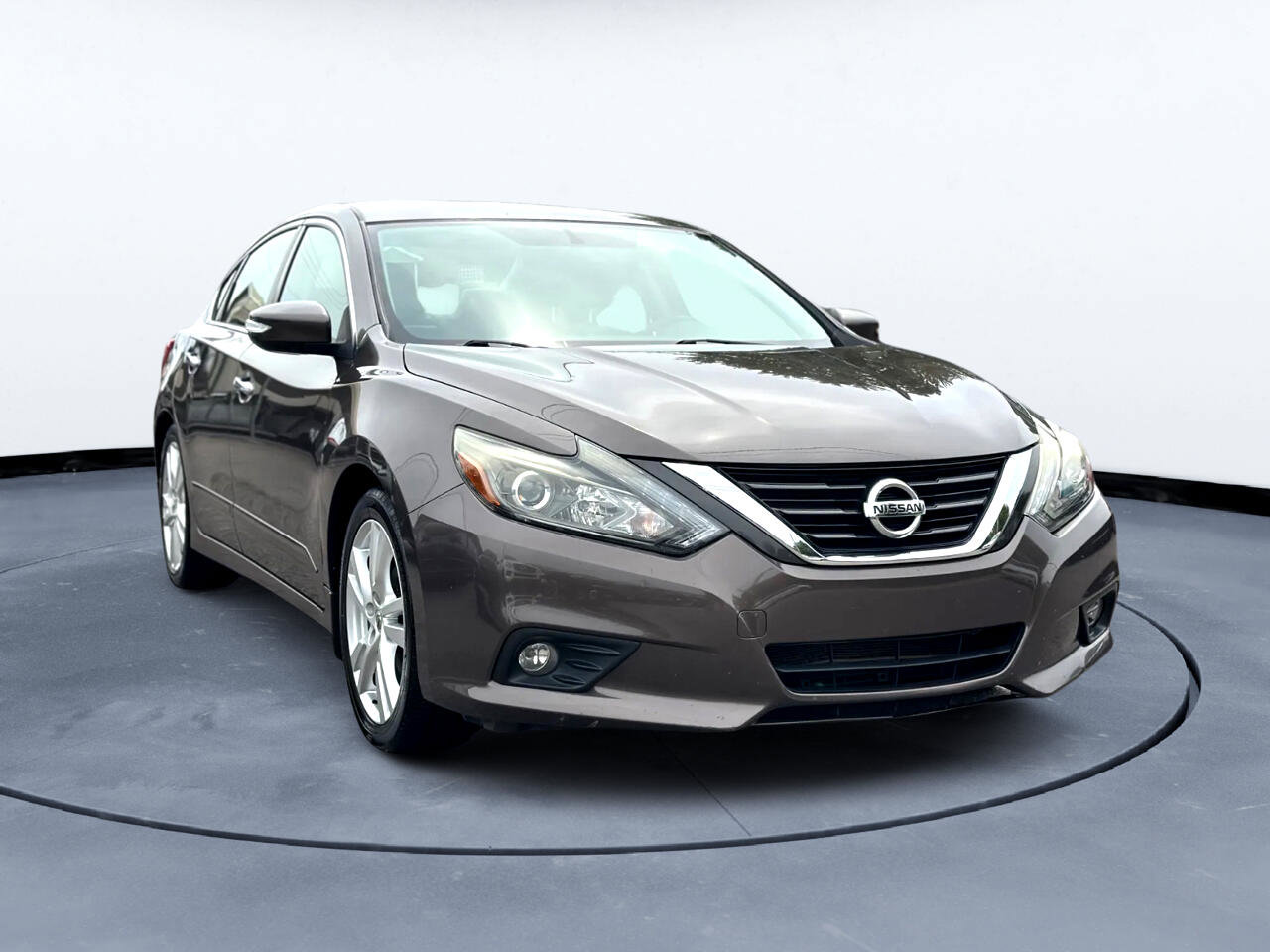 Used 2017 Nissan Altima 3.5 SL w/ 3.5SL Technology Package image 9