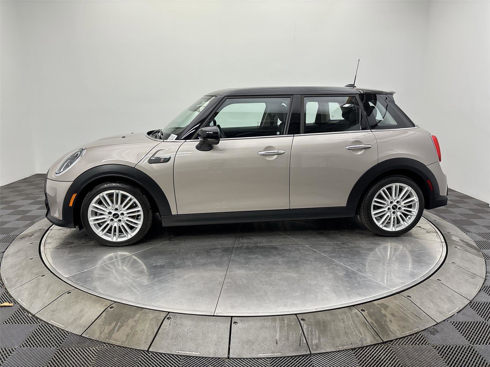 Used 2023 MINI Cooper S image 16