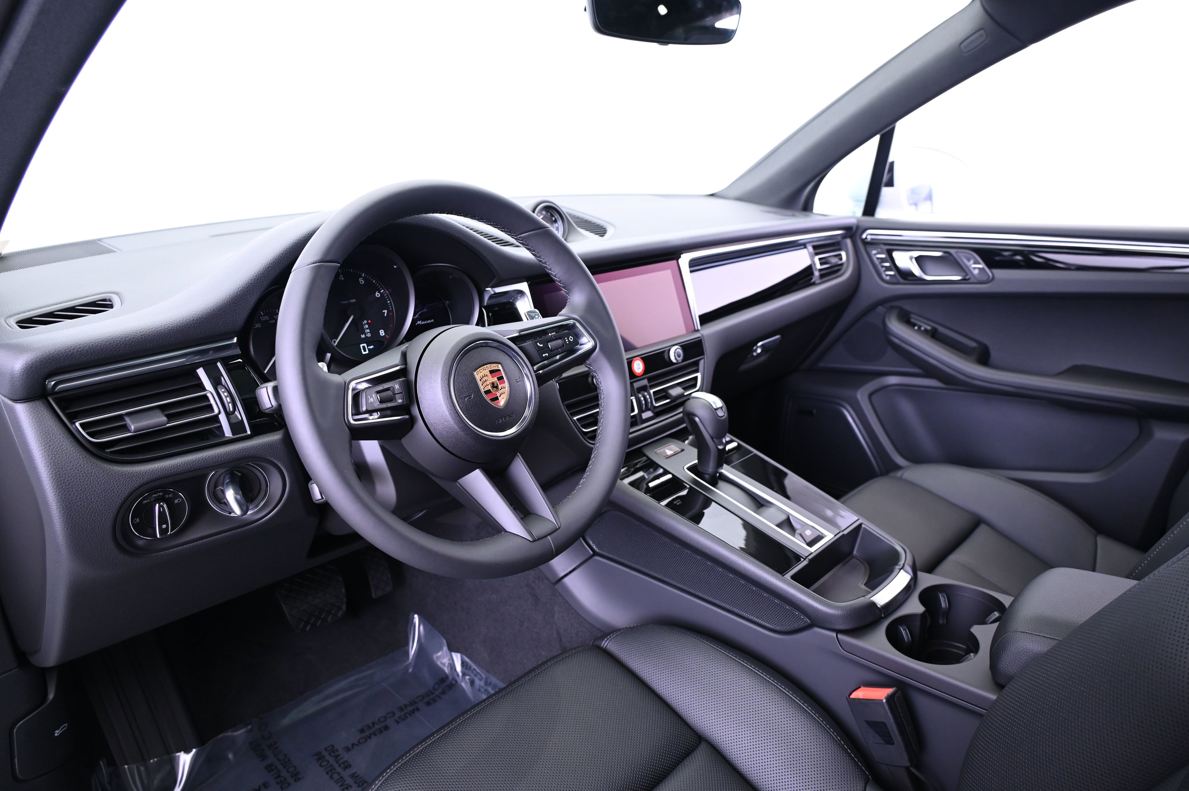 Certified 2025 Porsche Macan image 36