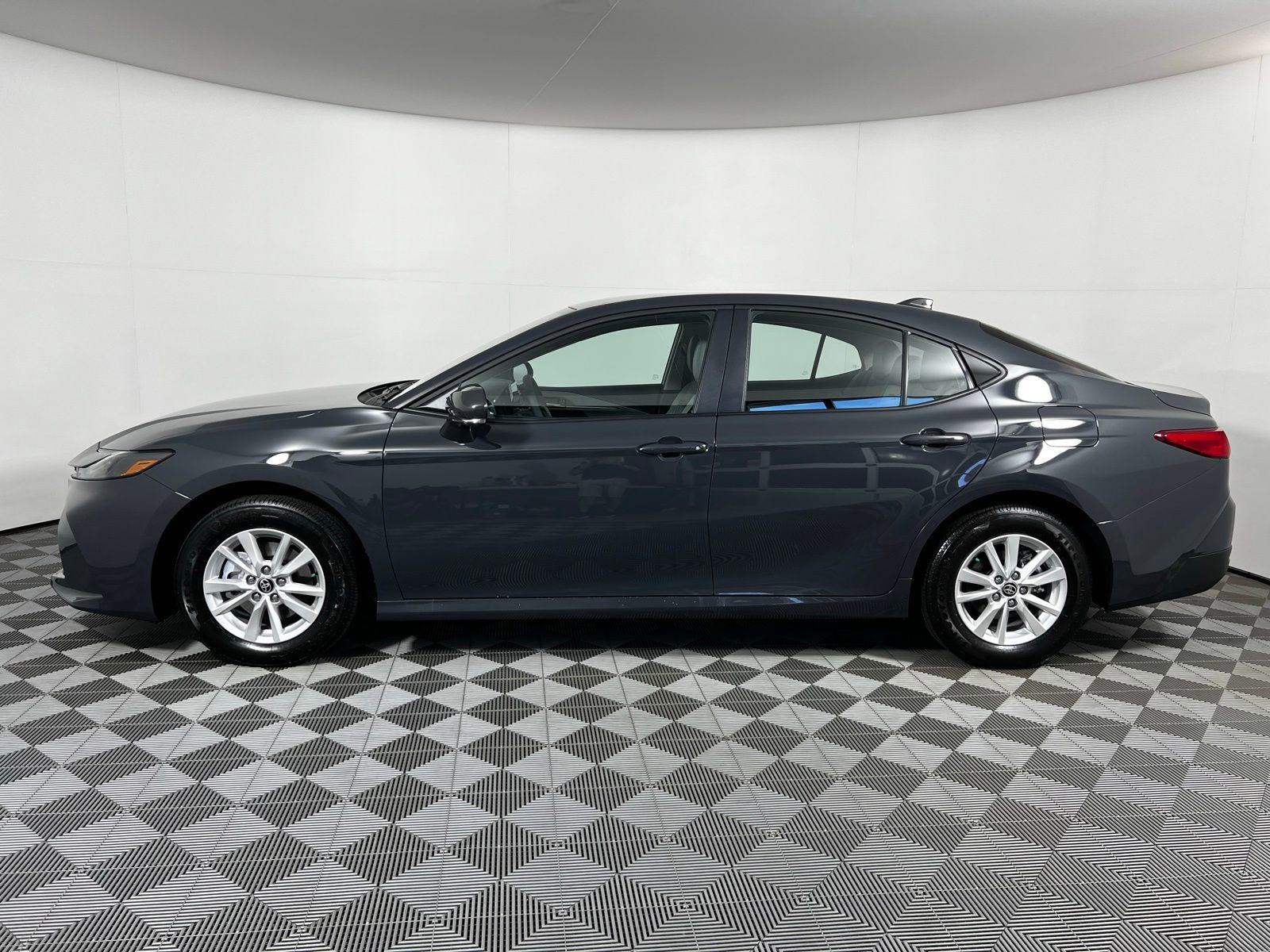 Used 2026 Toyota Camry LE w/ Convenience Package image 8
