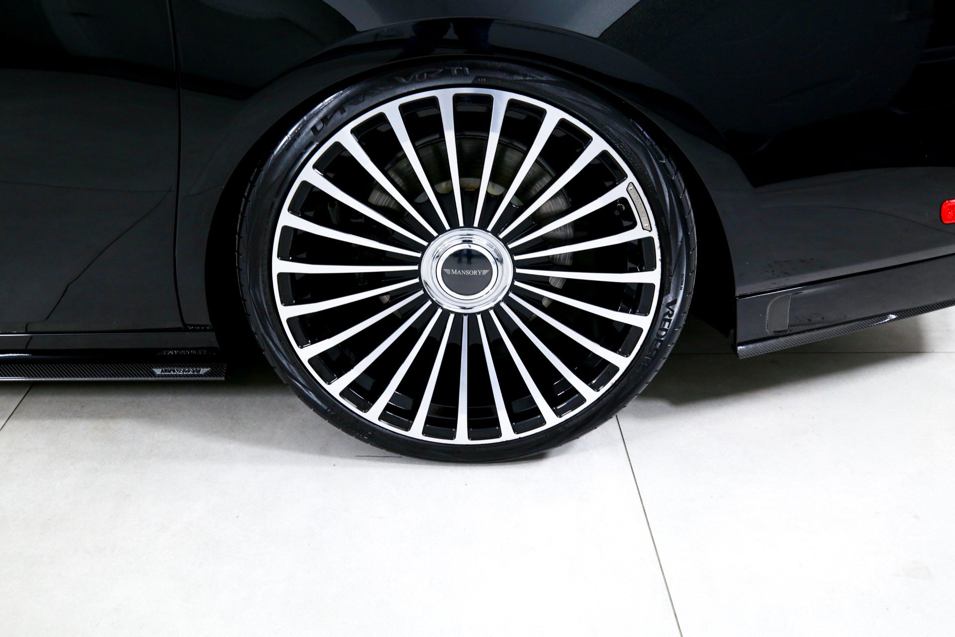 Used 2018 Rolls-Royce Phantom Sedan image 44