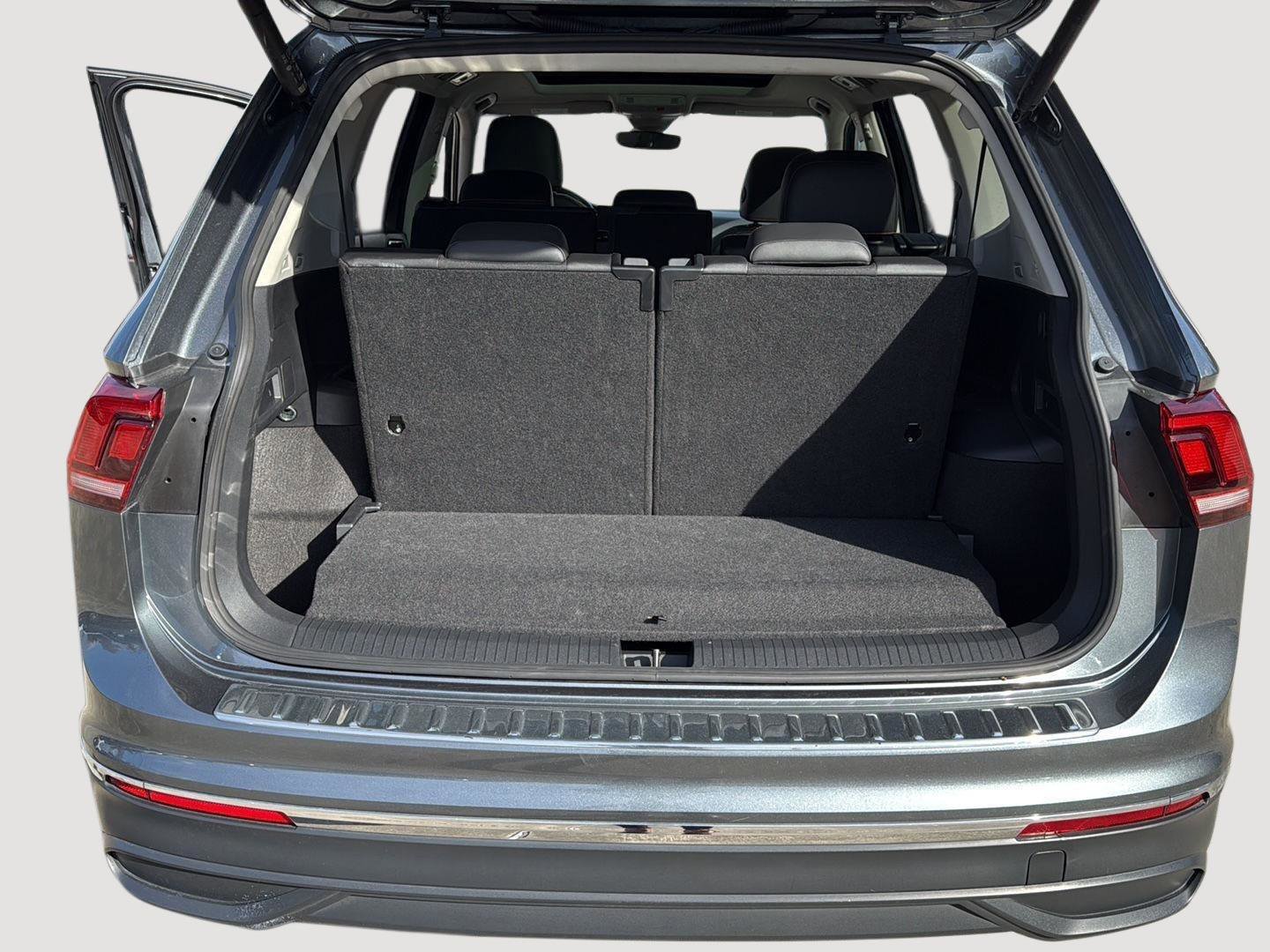 Used 2024 Volkswagen Tiguan Wolfsburg Edition image 26