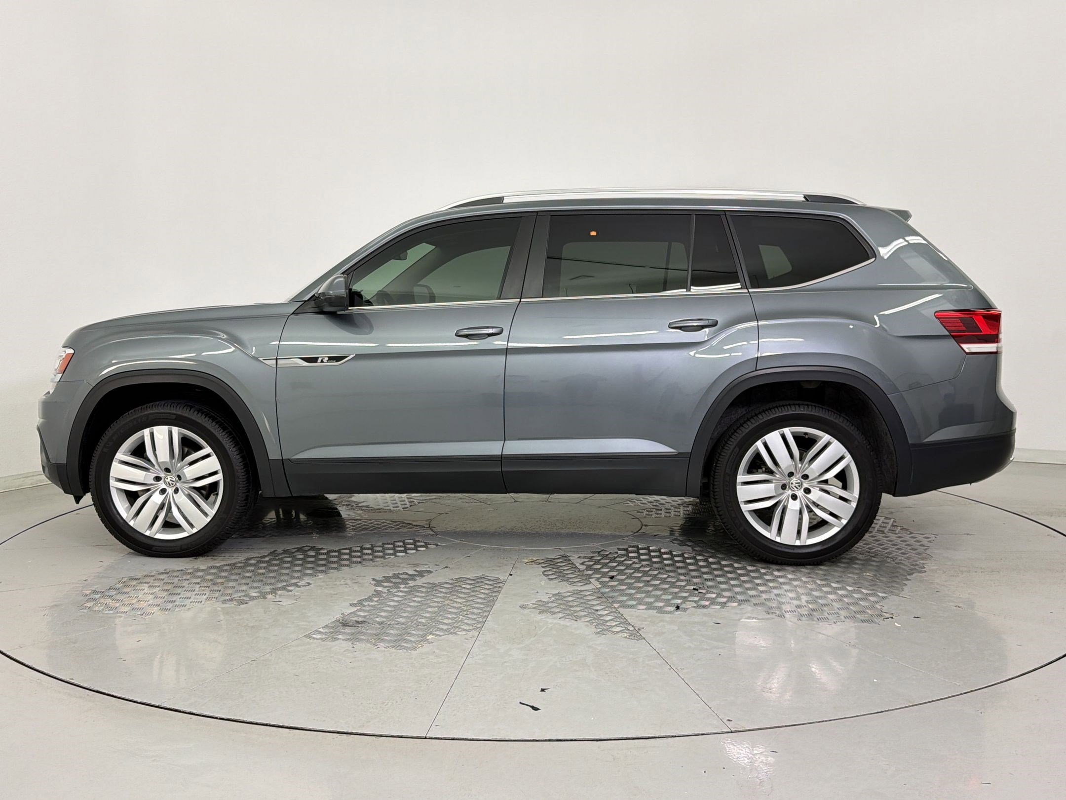 Used 2019 Volkswagen Atlas SE FWD image 2