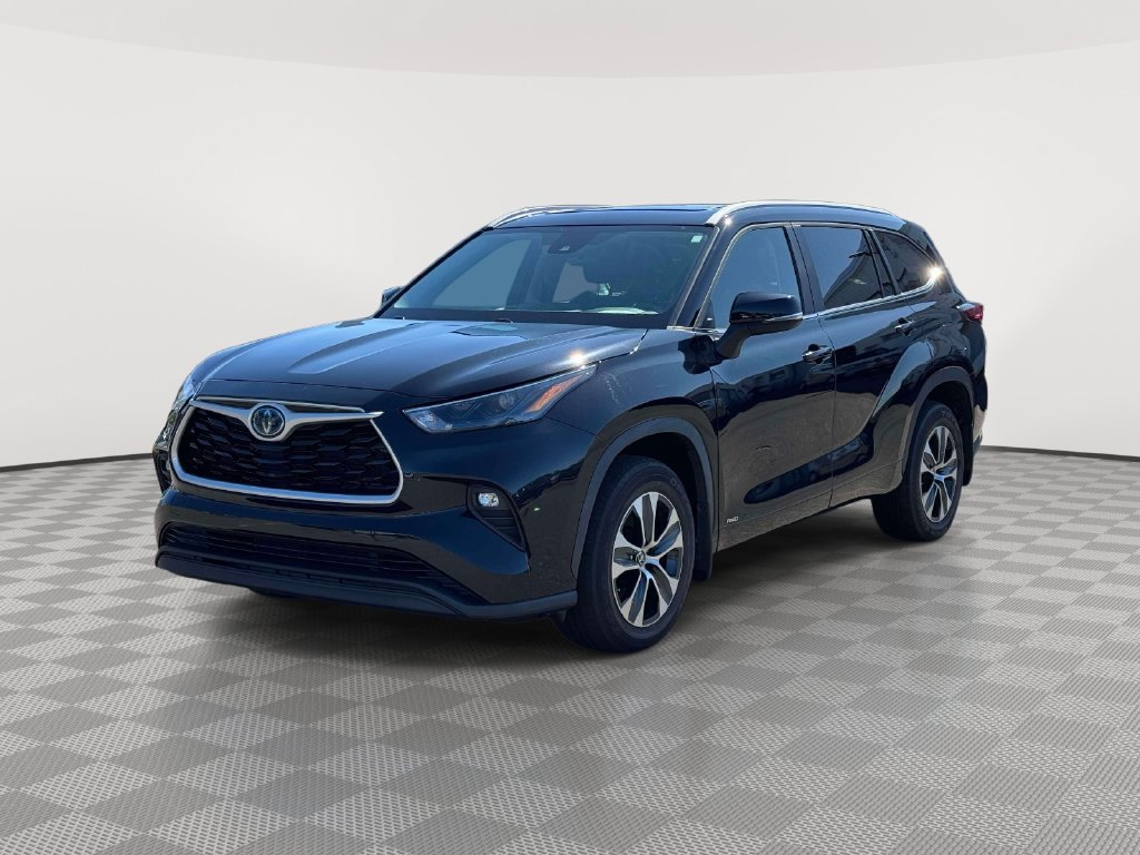 Used 2023 Toyota Highlander XLE AWD/4WD image 3