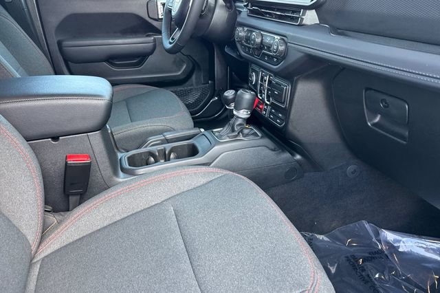 Used 2025 Jeep Gladiator Rubicon w/ Convenience Group image 19
