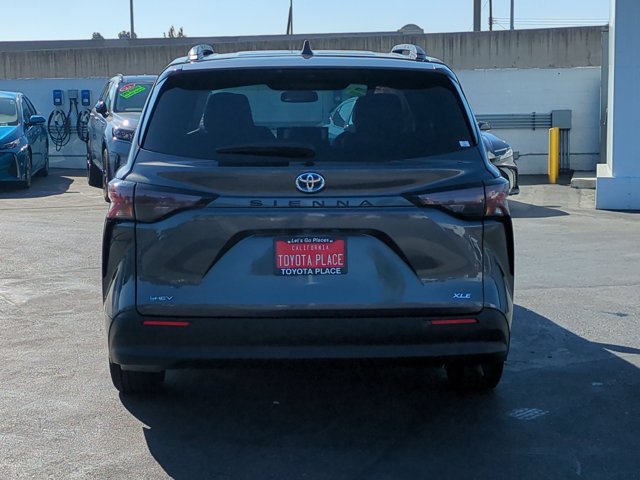 Used 2025 Toyota Sienna XLE FWD image 9
