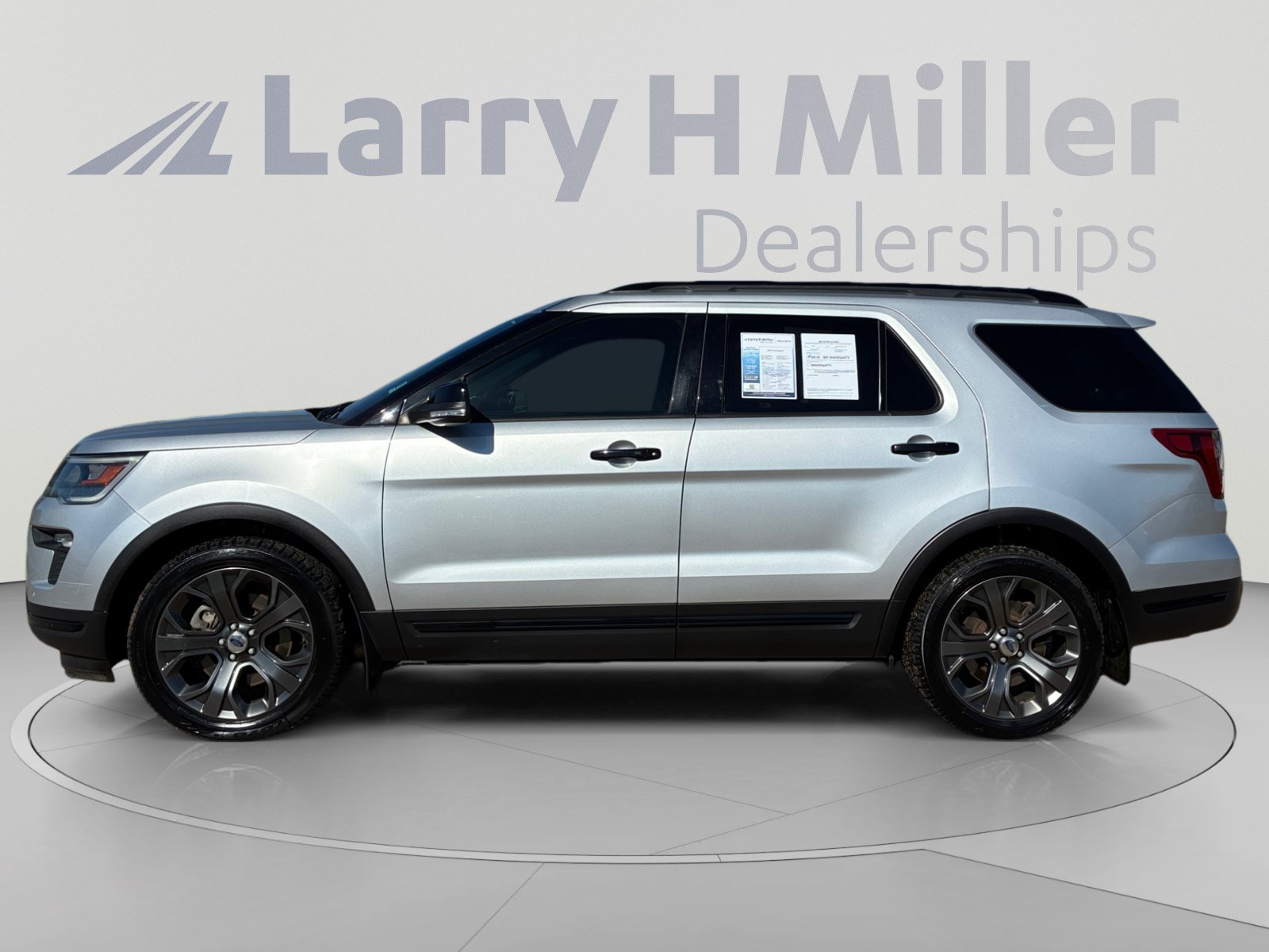 Used 2018 Ford Explorer Sport w/ Equipment Group 401A AWD/4WD image 2