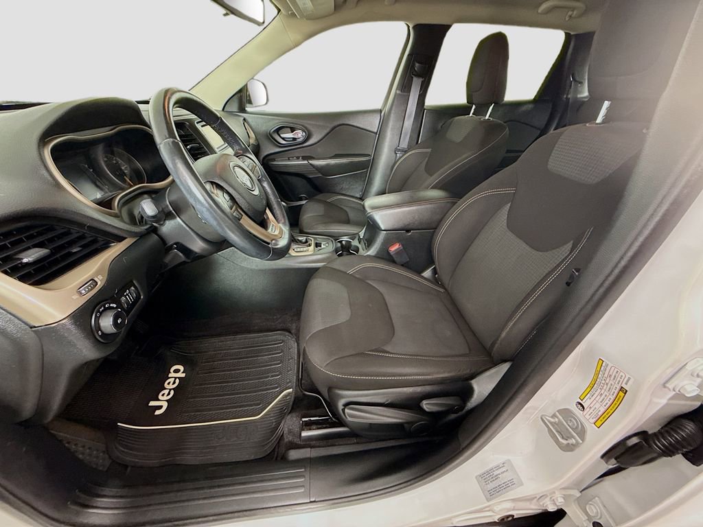 Used 2016 Jeep Cherokee Latitude AWD/4WD image 14