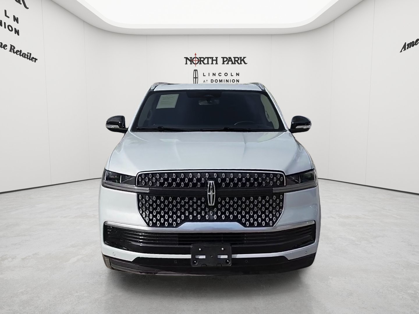 Used 2025 Lincoln Navigator Reserve AWD/4WD image 8