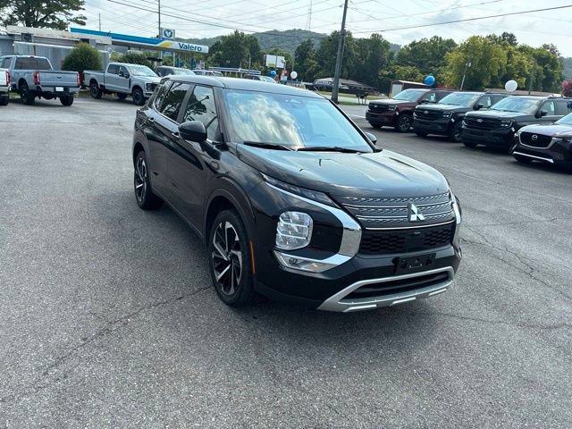 Used 2024 Mitsubishi Outlander SE AWD/4WD image 3