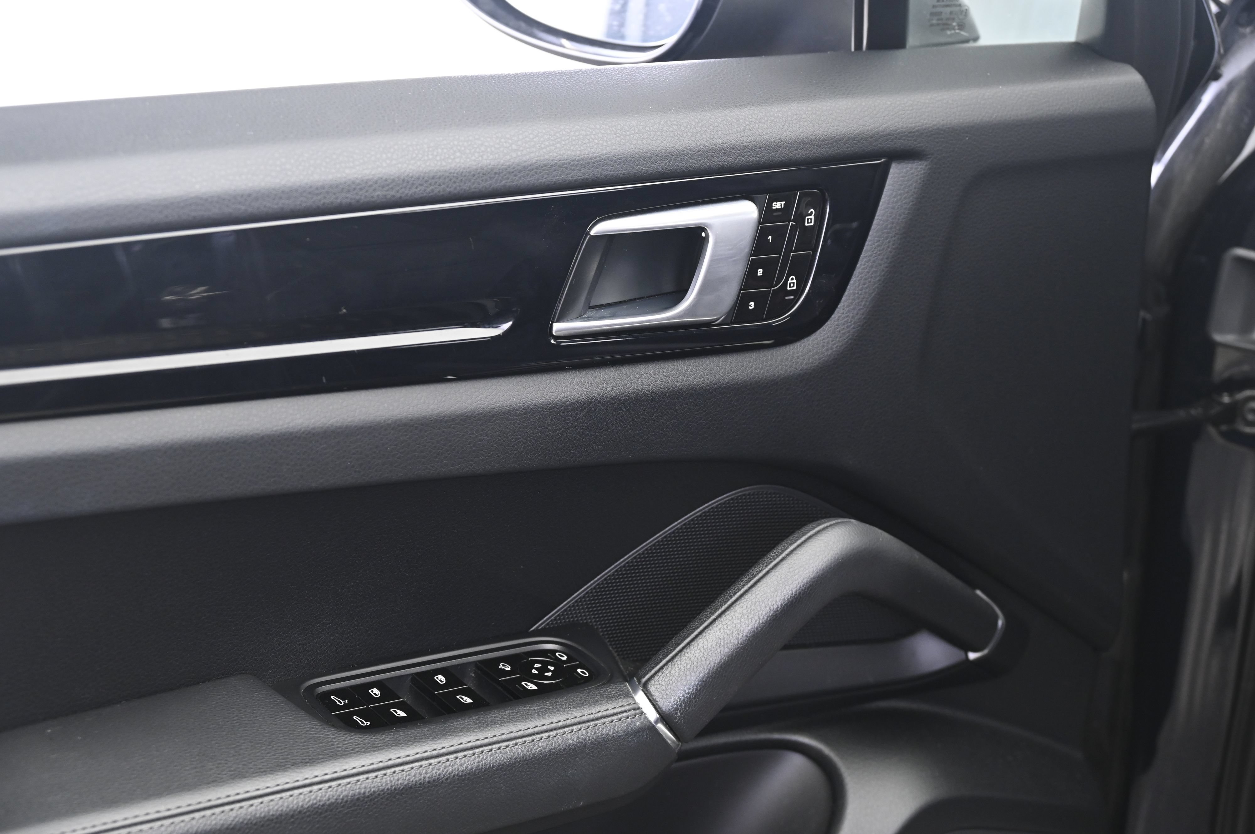 Certified 2020 Porsche Cayenne AWD/4WD image 27
