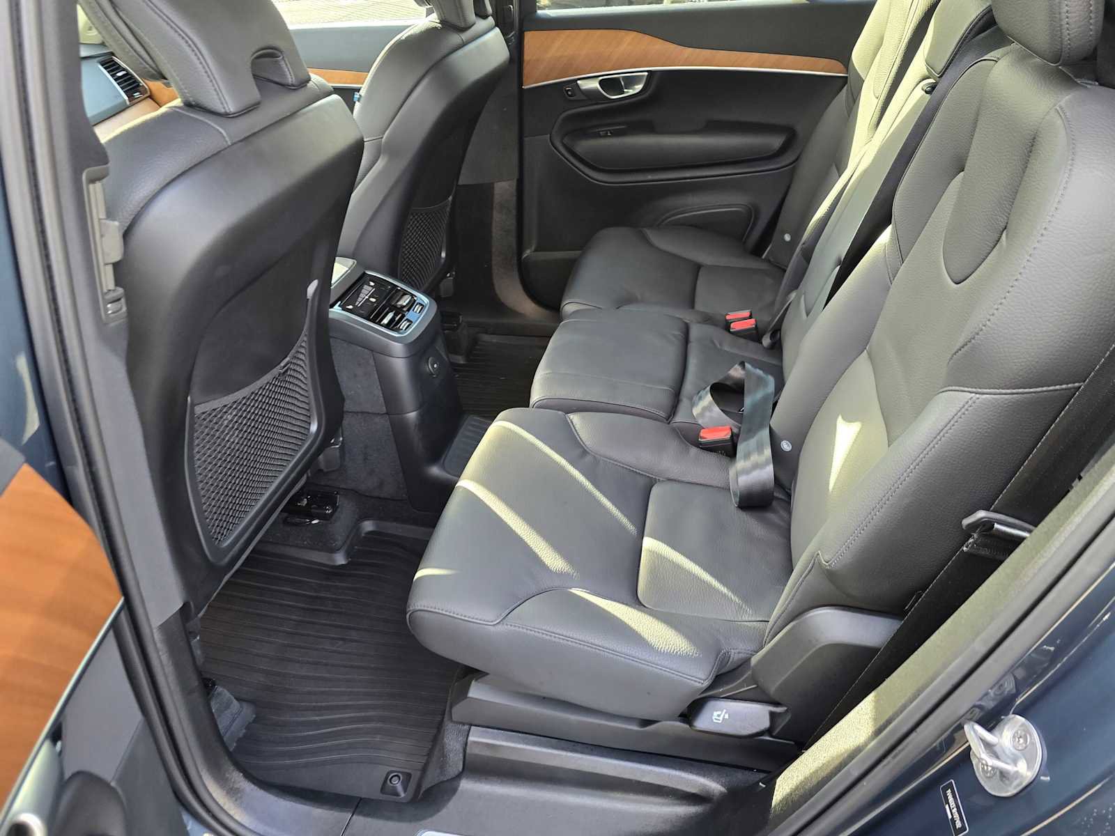 Certified 2024 Volvo XC90 T8 Plus w/ Protection Package Premier image 18