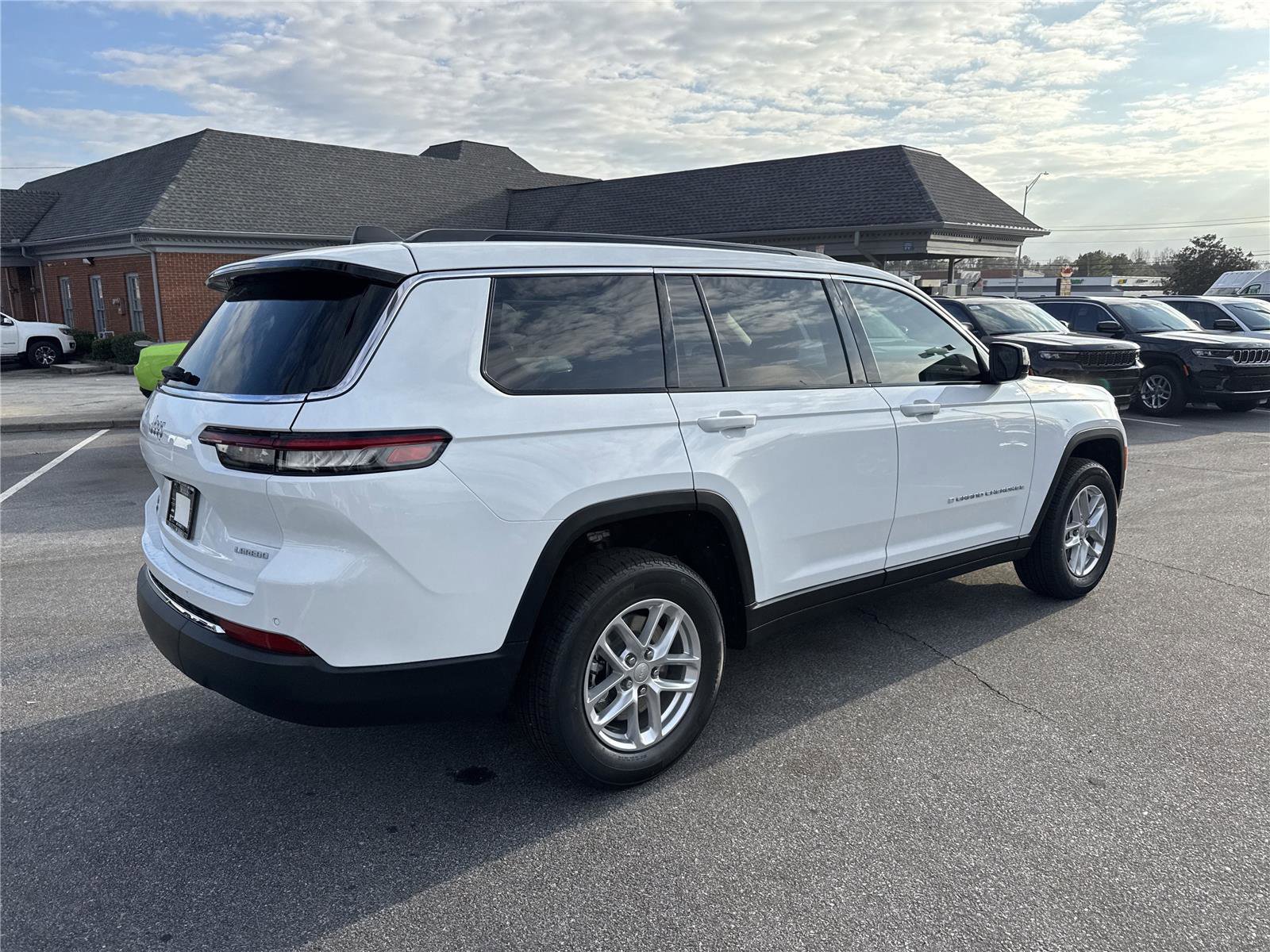 New 2025 Jeep Grand Cherokee L Laredo w/ Luxury Tech Group I image 6
