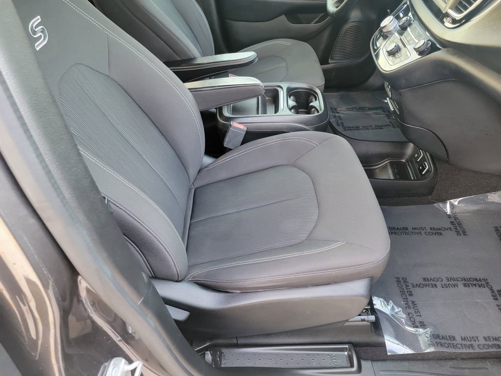 Used 2018 Chrysler Pacifica Touring Plus w/ S Appearance Package image 14