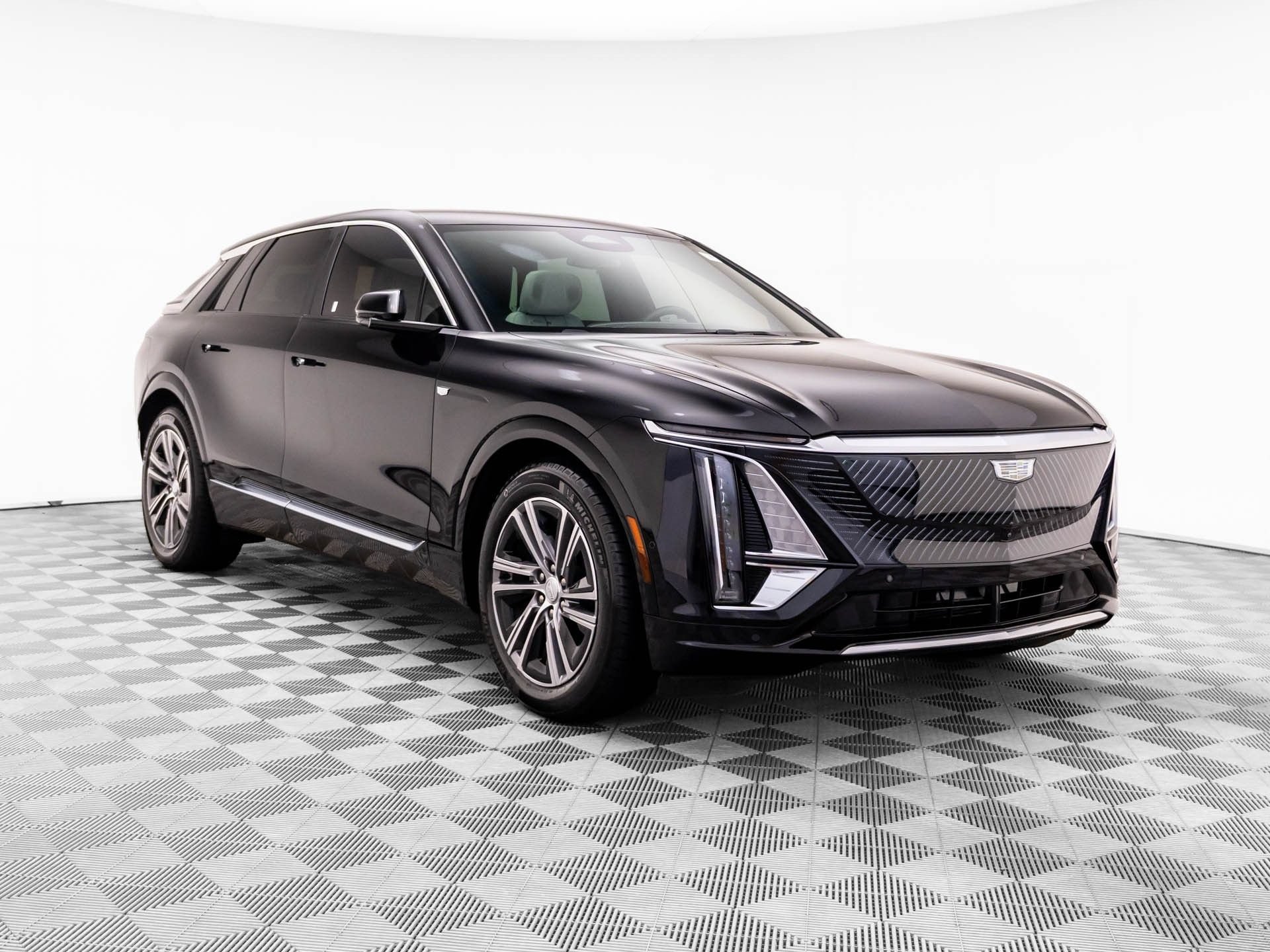 Certified 2024 Cadillac Lyriq Luxury RWD image 8