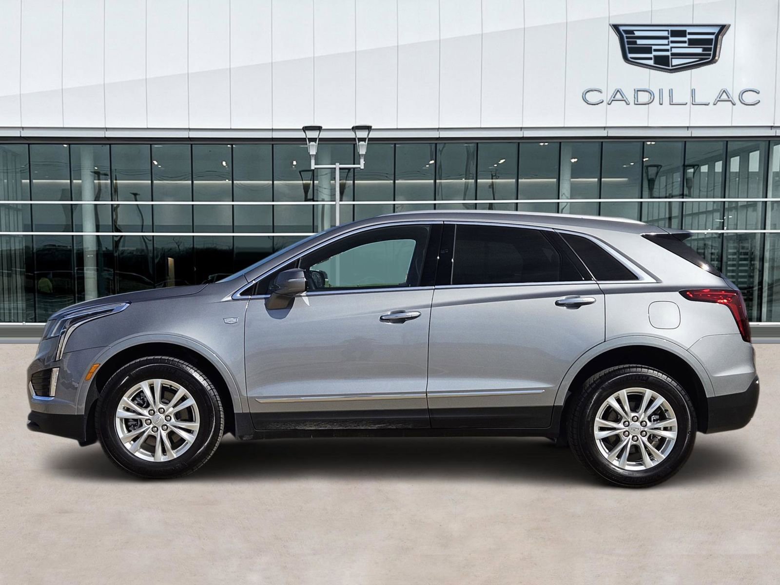 New 2026 Cadillac XT5 Luxury image 3