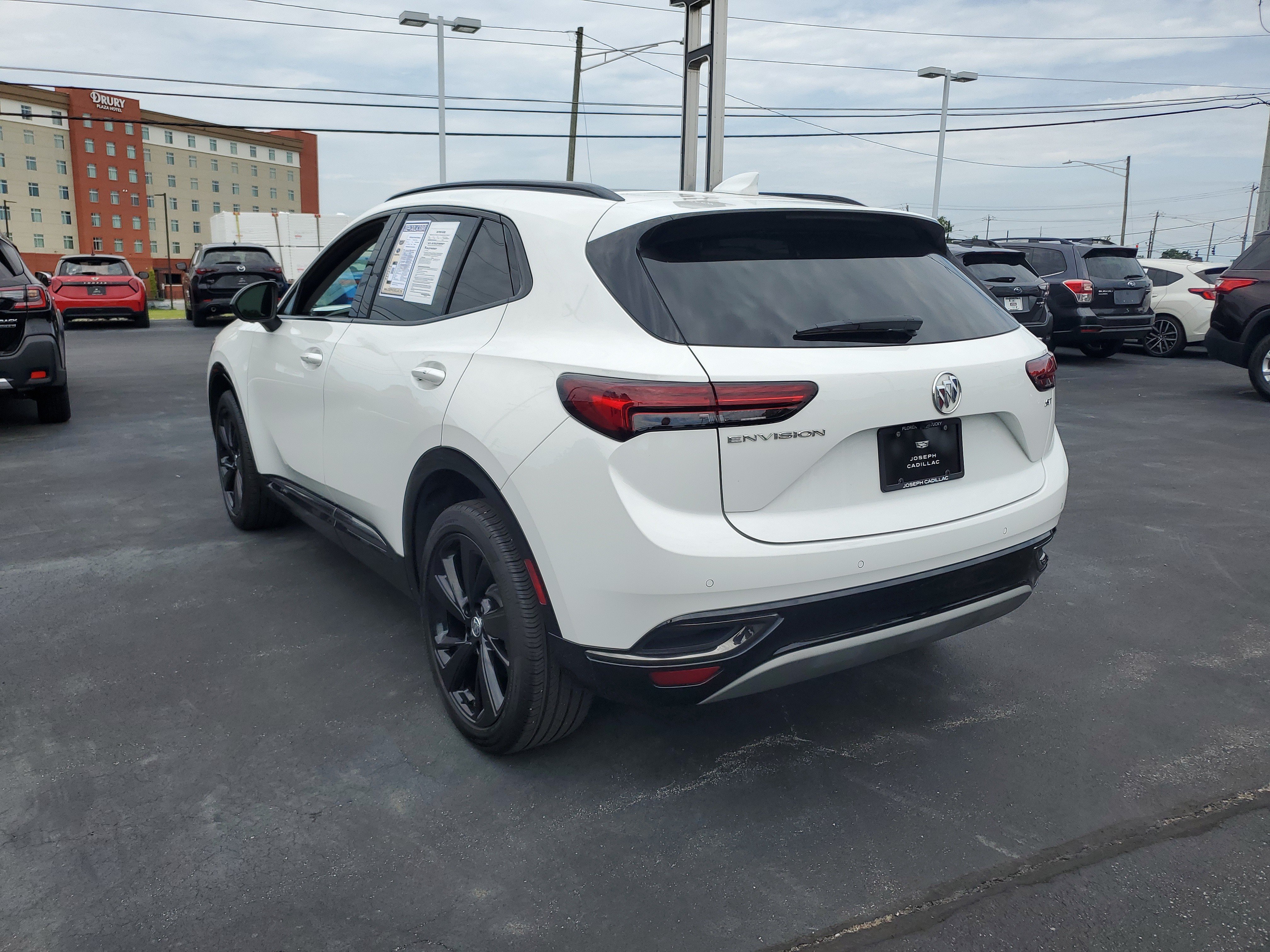 Used 2022 Buick Envision Essence w/ Technology Package I FWD image 2