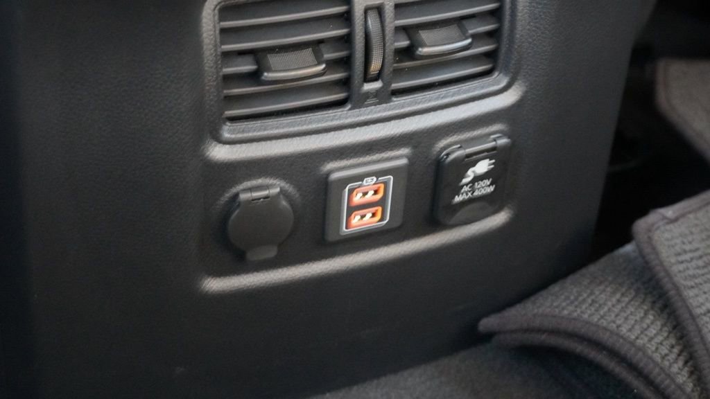 Used 2024 Nissan Titan SV w/ SV Convenience Package image 25