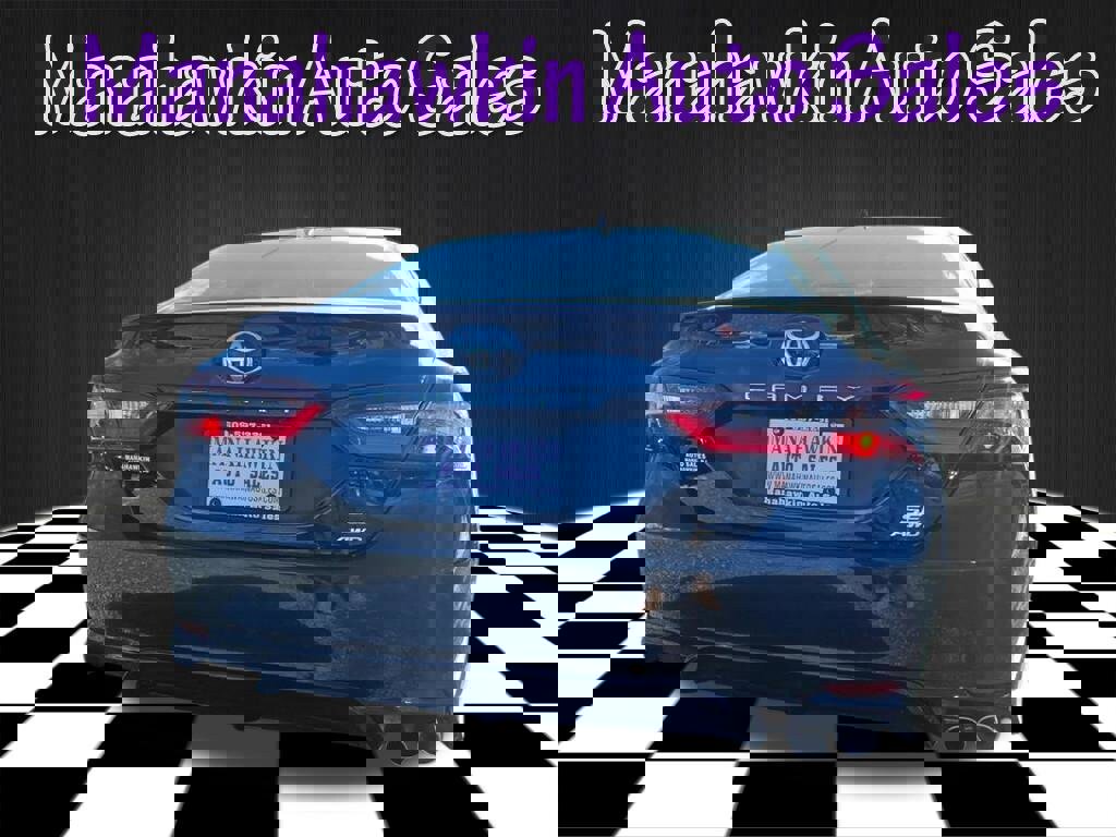 Used 2023 Toyota Camry SE image 3