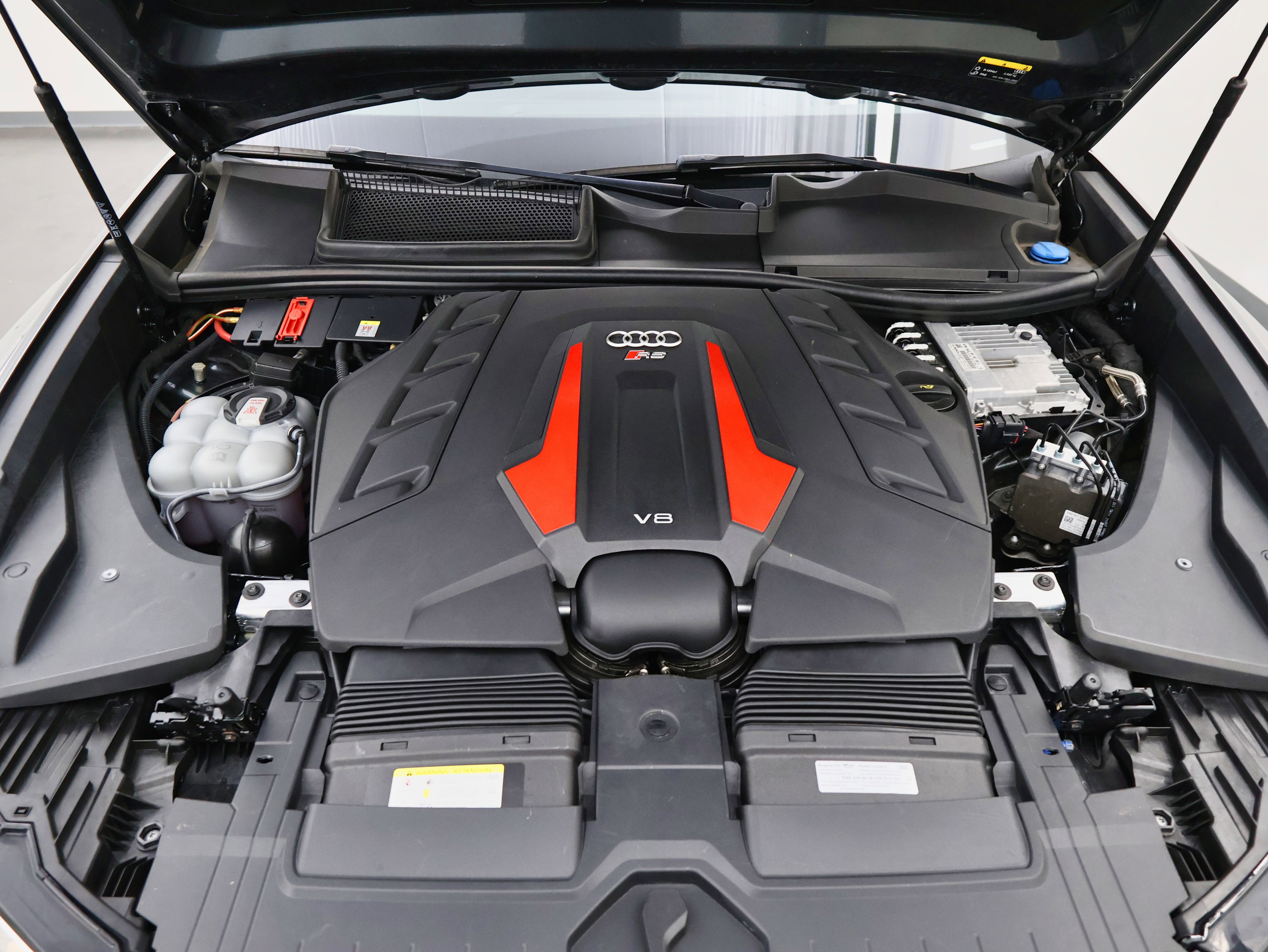 Used 2022 Audi RS Q8 w/ Black Optic Package image 64