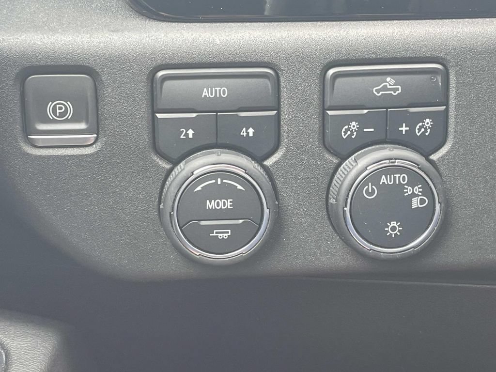 Used 2024 Chevrolet Silverado 1500 LT AWD/4WD image 28