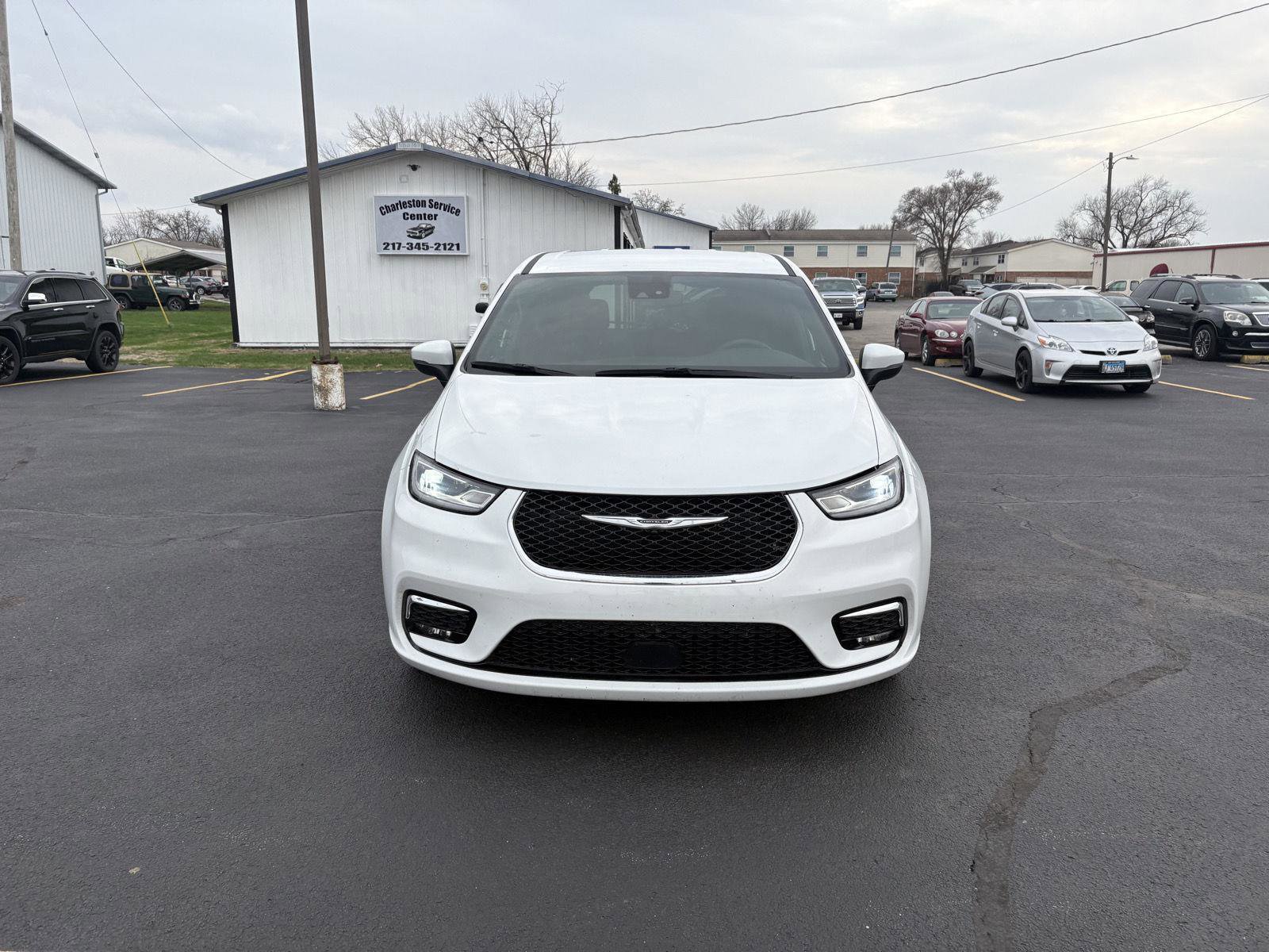 Used 2023 Chrysler Pacifica Touring image 18