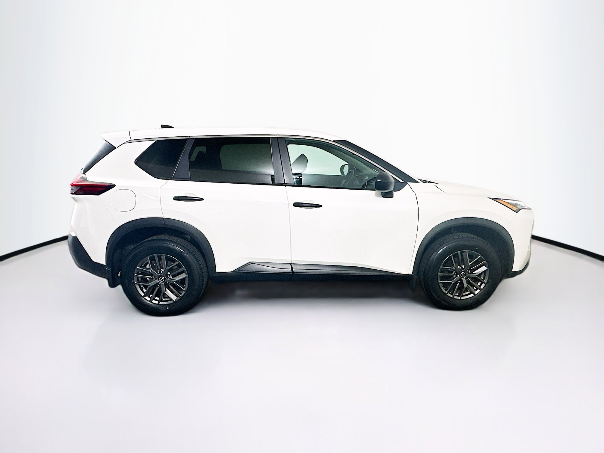 Used 2023 Nissan Rogue S image 10