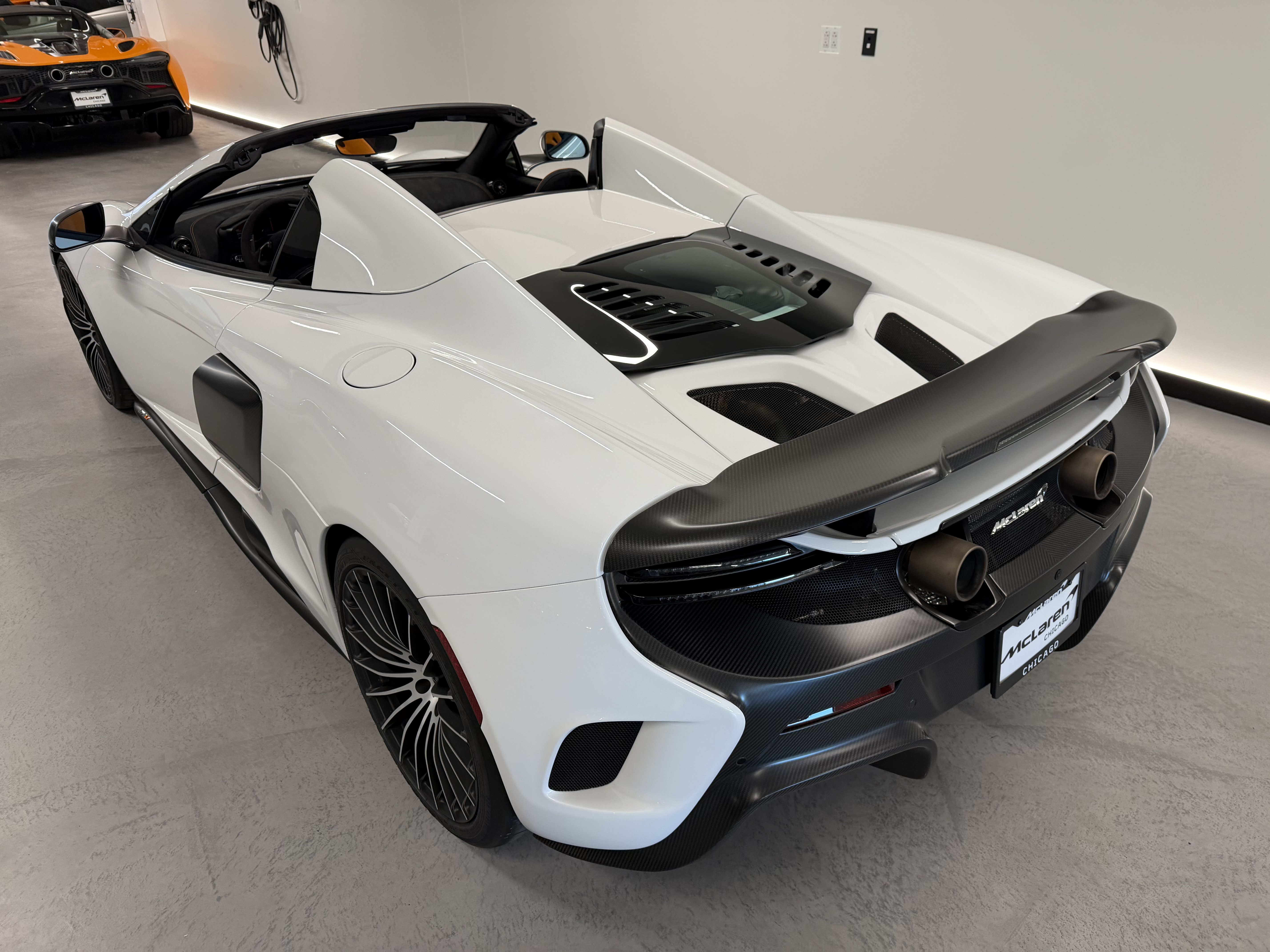 Used 2016 McLaren 675LT Spider RWD image 2