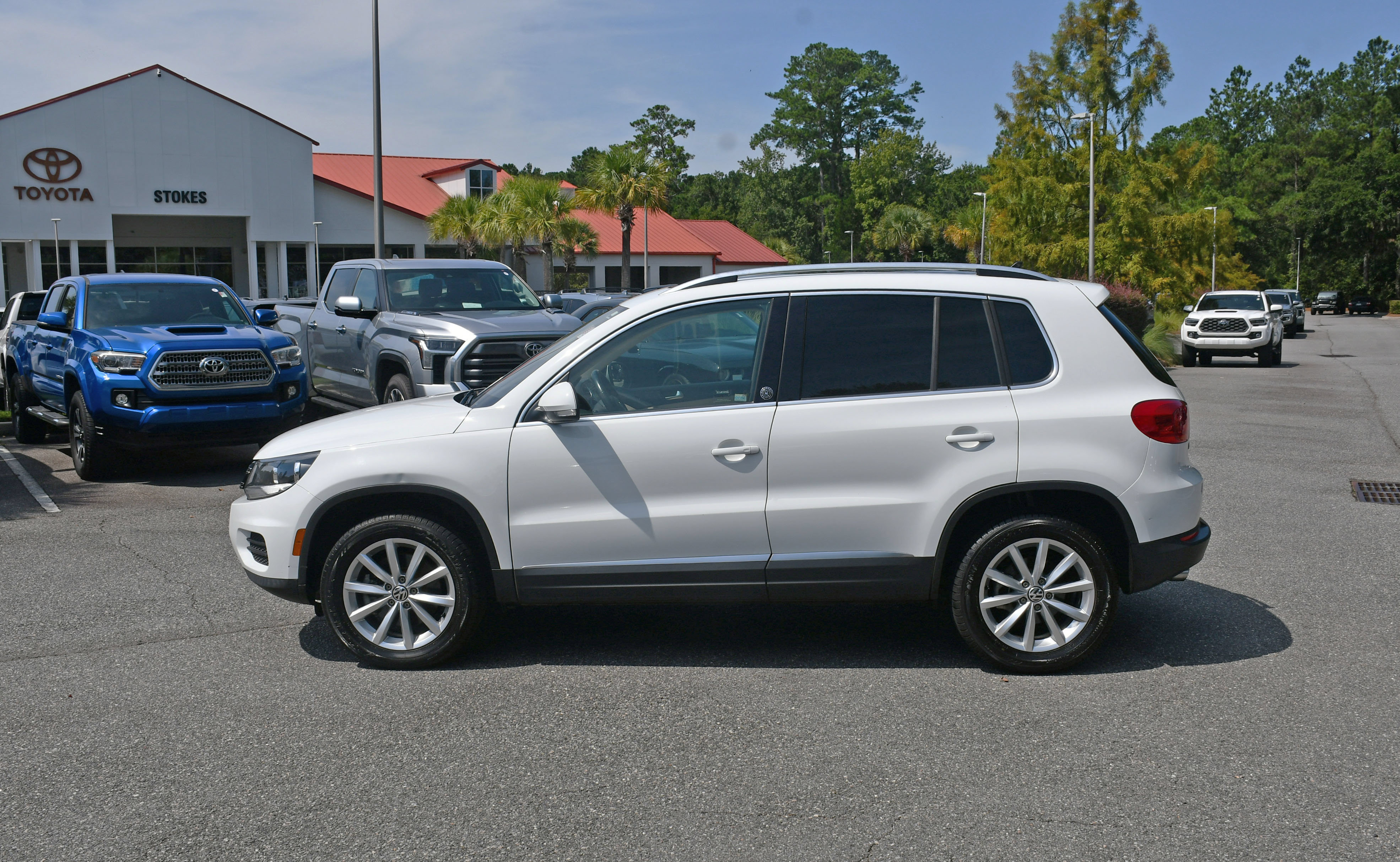 Used 2017 Volkswagen Tiguan Wolfsburg Edition FWD image 2