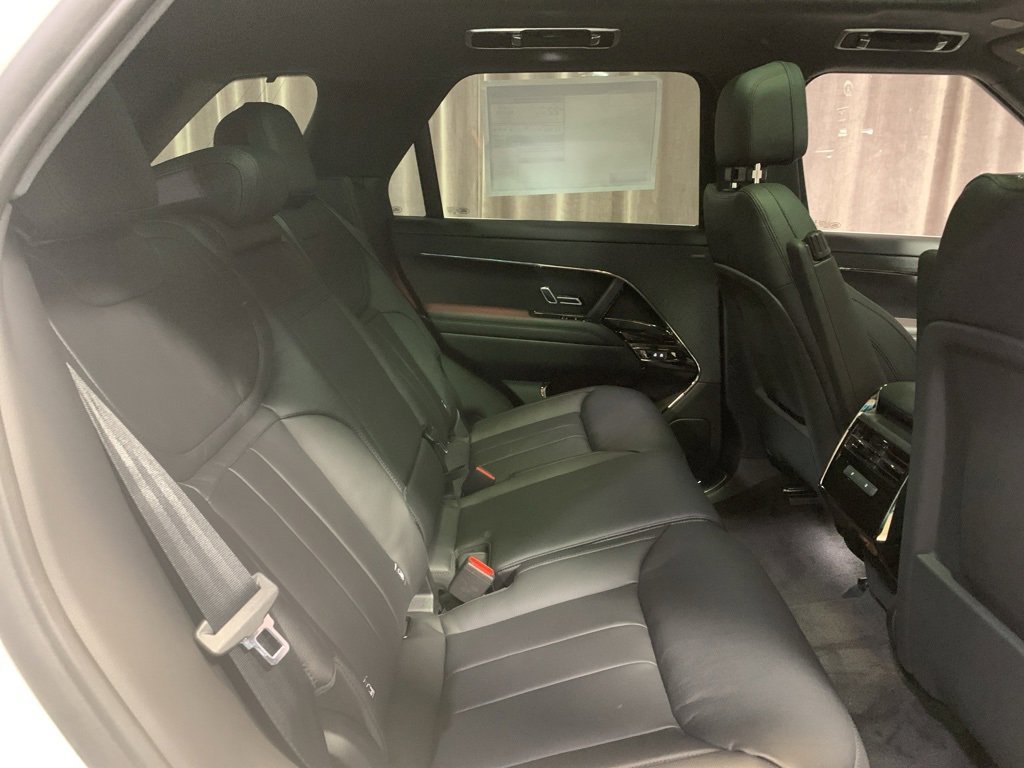 Used 2025 Land Rover Range Rover Sport image 16