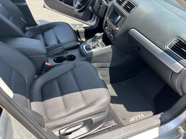 Used 2011 Volkswagen Jetta SEL FWD image 26