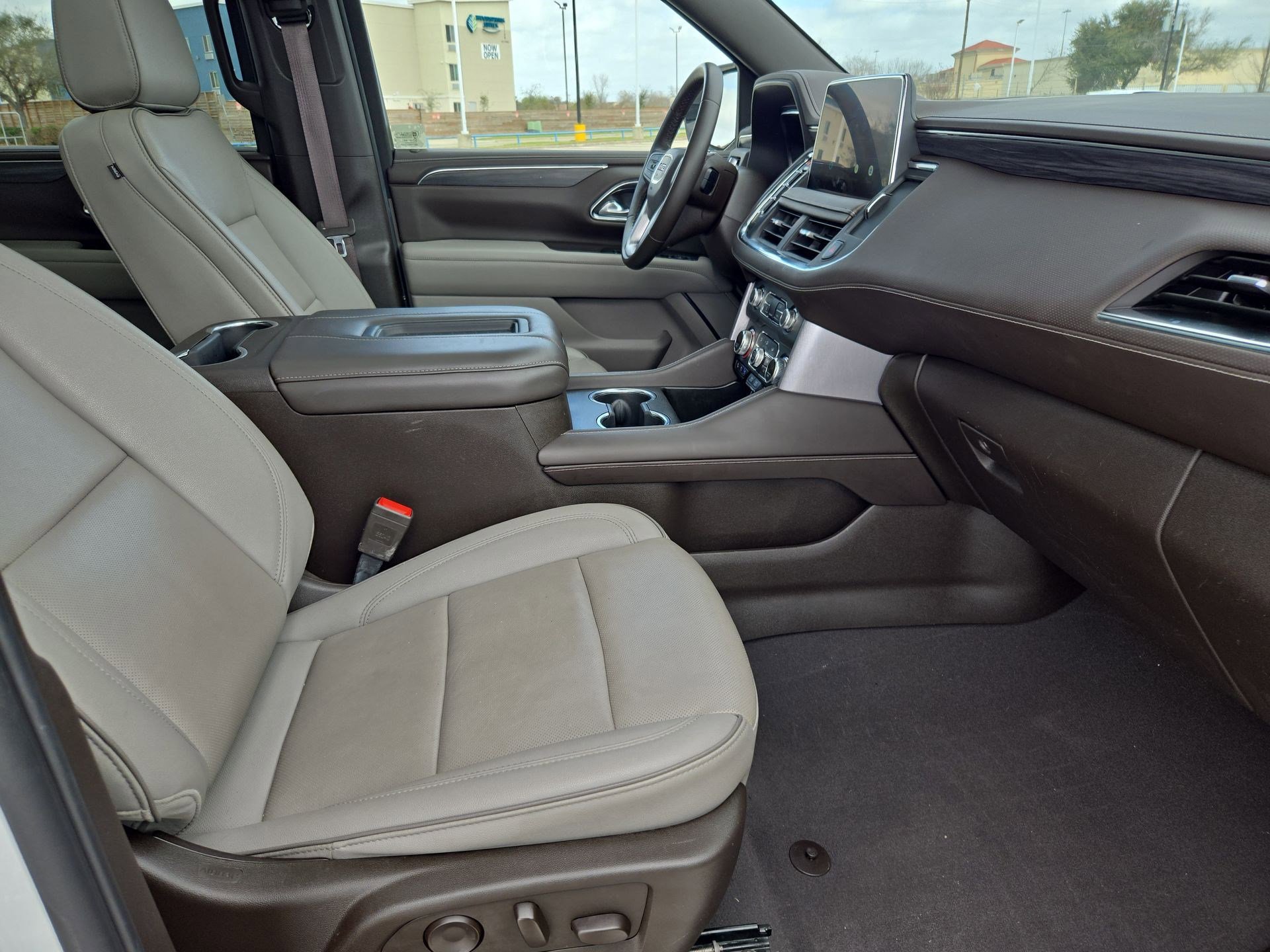 Used 2024 GMC Yukon XL SLT image 32