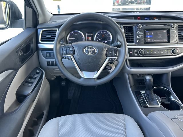 Used 2019 Toyota Highlander LE FWD image 14