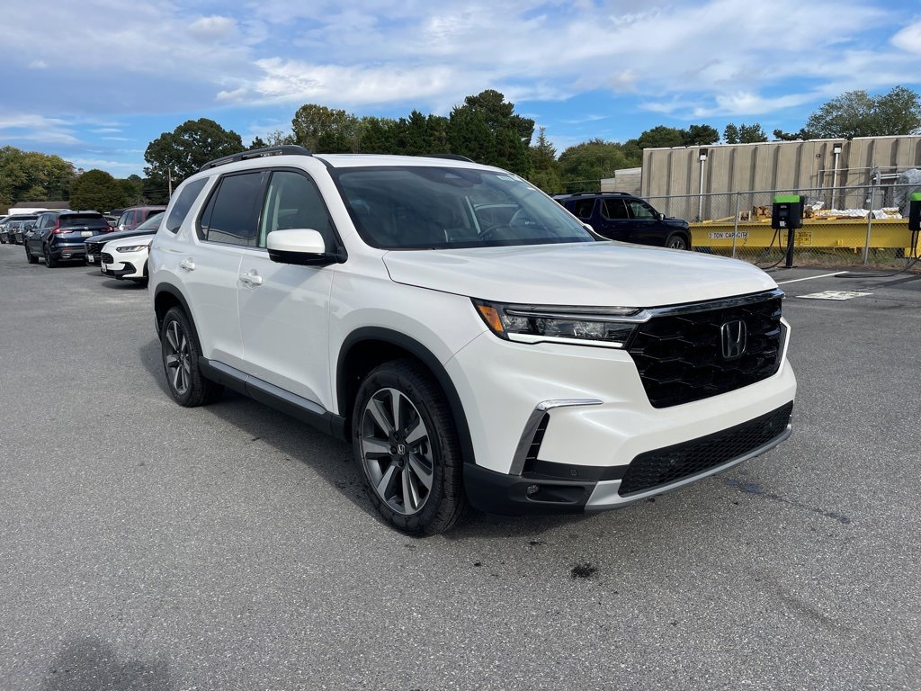 New 2025 Honda Pilot Touring image 4