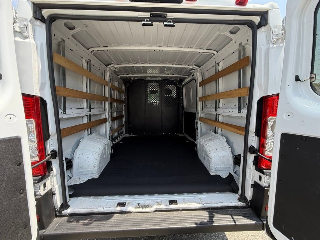 Used 2025 RAM ProMaster 2500 w/ U-Haul Equipment Group FWD image 27