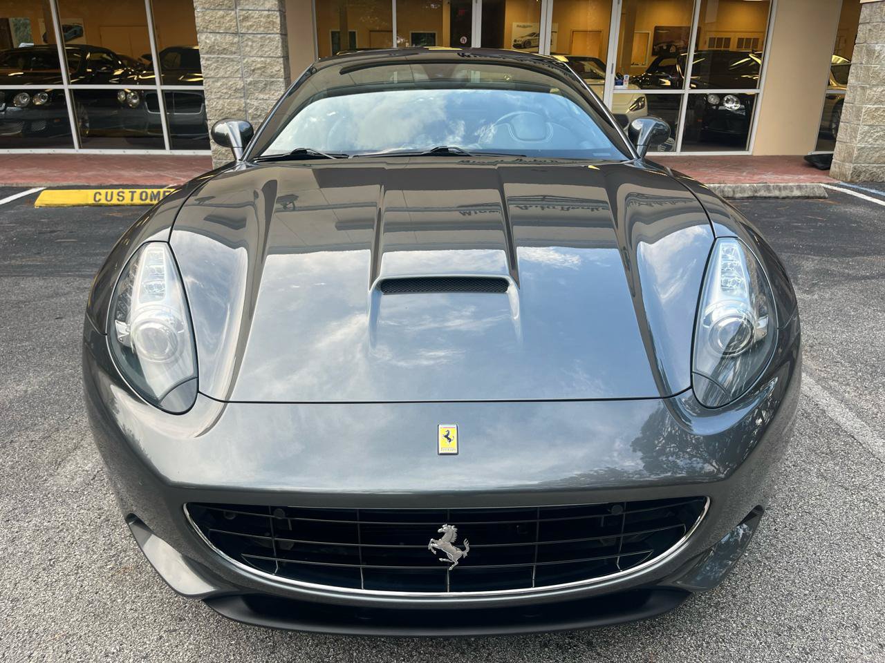Used 2011 Ferrari California RWD image 27