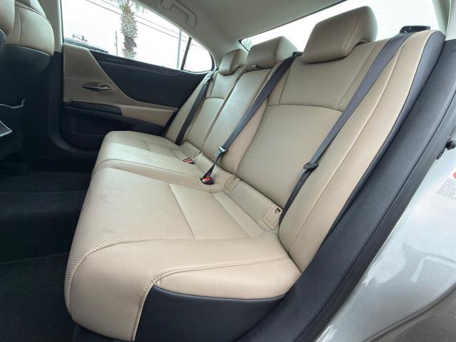 Used 2019 Lexus ES 350 w/ Premium Package FWD image 11