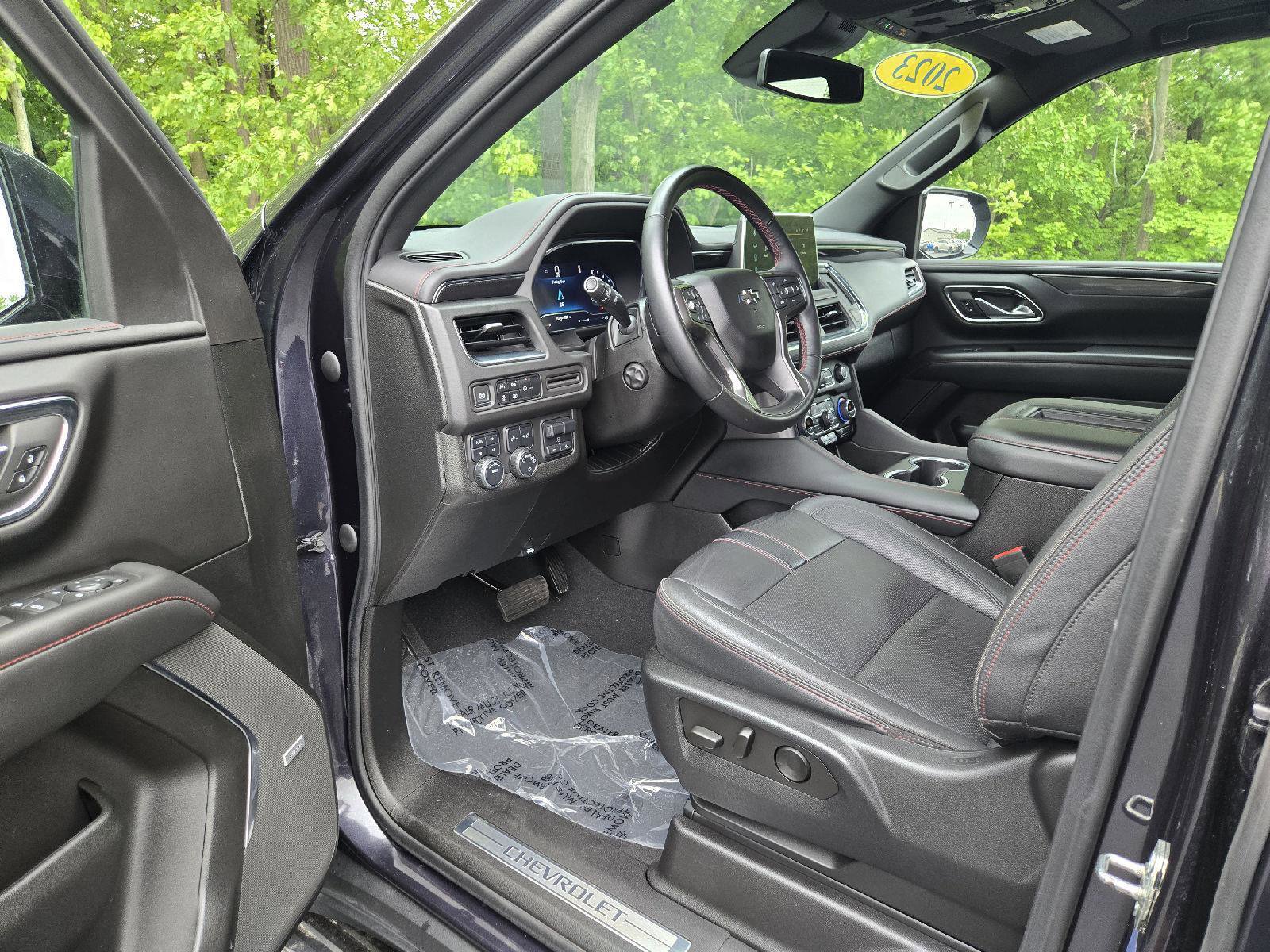 Used 2023 Chevrolet Suburban RST w/ Luxury Package AWD/4WD image 12