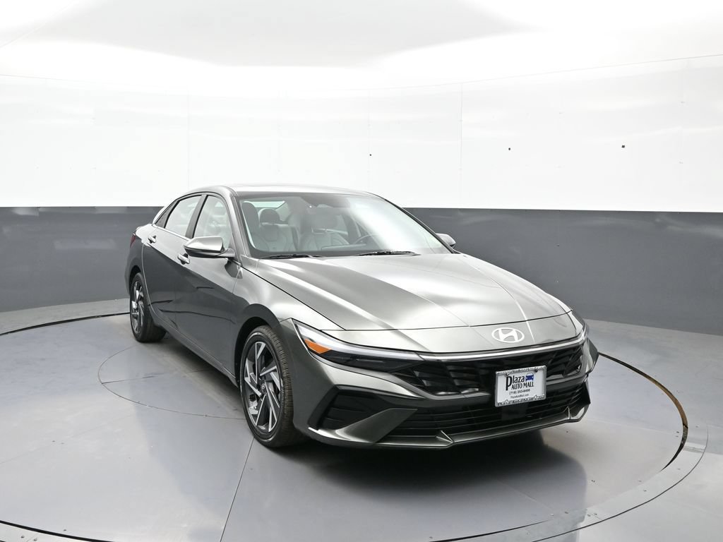 Used 2024 Hyundai Elantra Limited FWD image 3