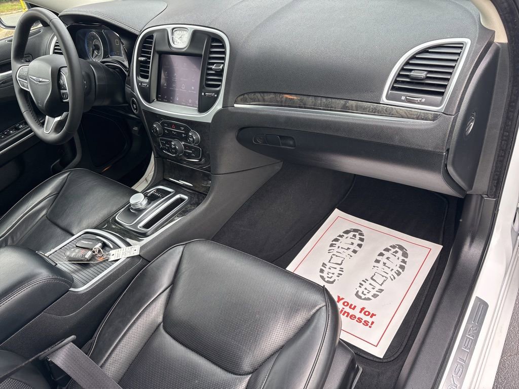 Used 2023 Chrysler 300 Touring L w/ Popular Equipment Group RWD image 33